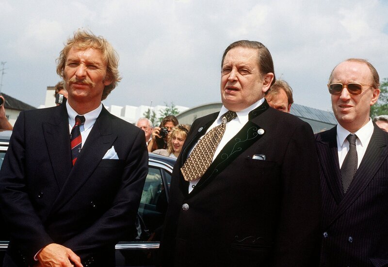Baby Schimmerlos (Franz Xaver Kroetz,l.), der Ministerpräsident (Georg Marischka) und Staatssekretär Klaustaler (Walter Schiedinger, r). – Bild: WDR