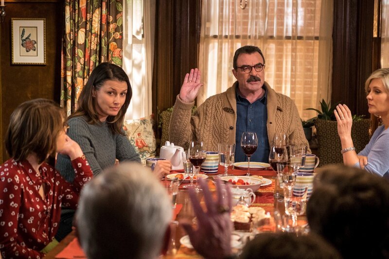 In the middle: Frank Reagan (Tom Selleck) – Bild: John Paul Filo /​ CBS /​ CBS Broadcasting Inc. All Rights Reserved