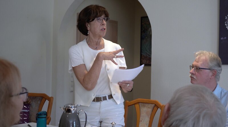 Christine Haß leitet die Parkinson Regionalgruppe Kiel. – Bild: NDR