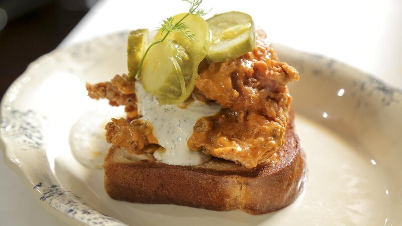 Hot Dang Chicken Sandwich as Served at Whistle Britches in Dallas, Texas. – Bild: Television Food Network, G.P.