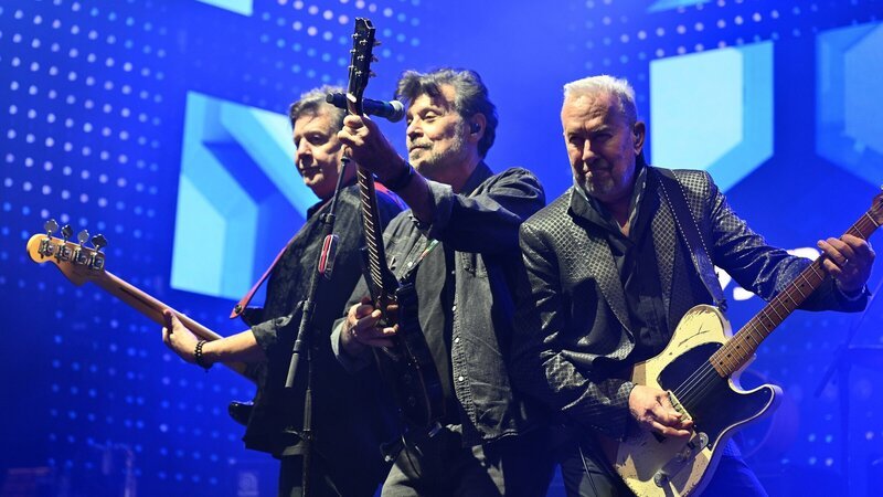 Unter dem Motto „45 Alive“ setzten The Hooters ein unvergessliches Ausrufezeichen! Die Band heizte ihren Fans mit ihrer Mischung aus Ska, Reggae und Rock, Klassikern und Welthits wie All You Zombies, Johnny B. und Satellite ordentlich ein. – Bild: ZDF und SWR/​Jörg Puchmüller