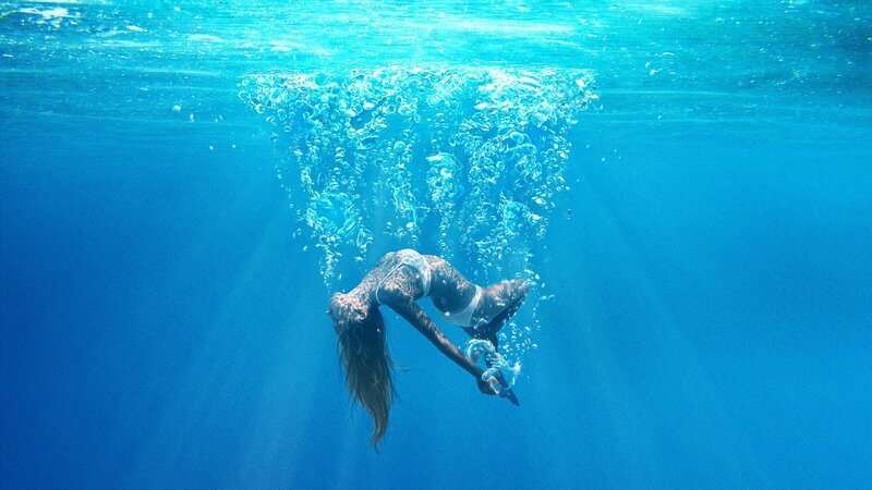 Im Stadtteil Silver Lake von Los Angeles, dessen Name von einem dortigen Gewässer herrührt, ermittelt ein junger Mann im mysteriösen Fall um das Verschwinden seiner Nachbarin. – Bild: ZDF und Hopper Stone, Mark Fellman