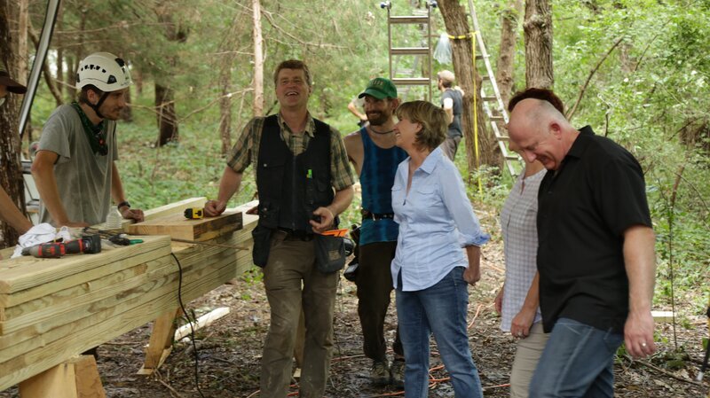 During the build of the Magical Party Pad treehouse. – Bild: Discovery Communications, Inc.