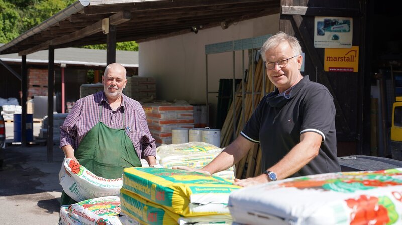 Sie trotzen der Konkurrenz der großen Baumärkte in der Umgebung. Mit Erfolg. – Bild: NDR/​underDok