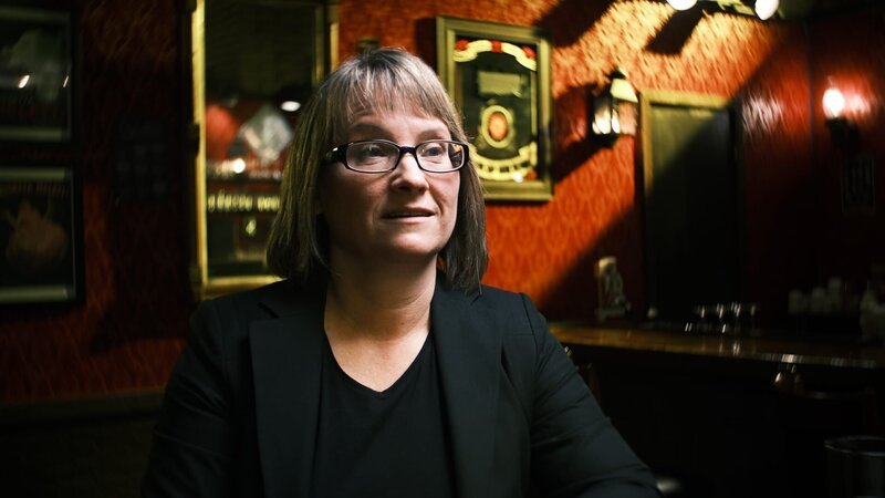 Professor Karen Renner is interviewed about local history for an investigation in Flagstaff, AZ as seen on Travel Channel’s The Dead Files. – Bild: Discovery, Inc. /​ TOTH