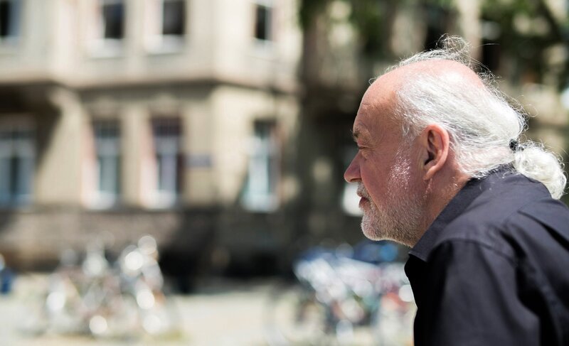 Hagen von Ortloff in Dresden. – Bild: SWR/​Michael Maschke