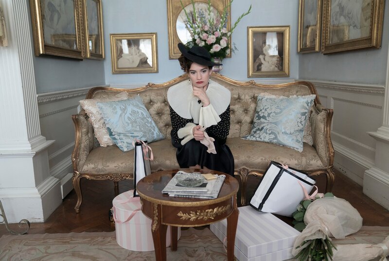 Linda (Lily James). – Bild: WDR/​Theodora Films Limited & Moonage Pictures Limited