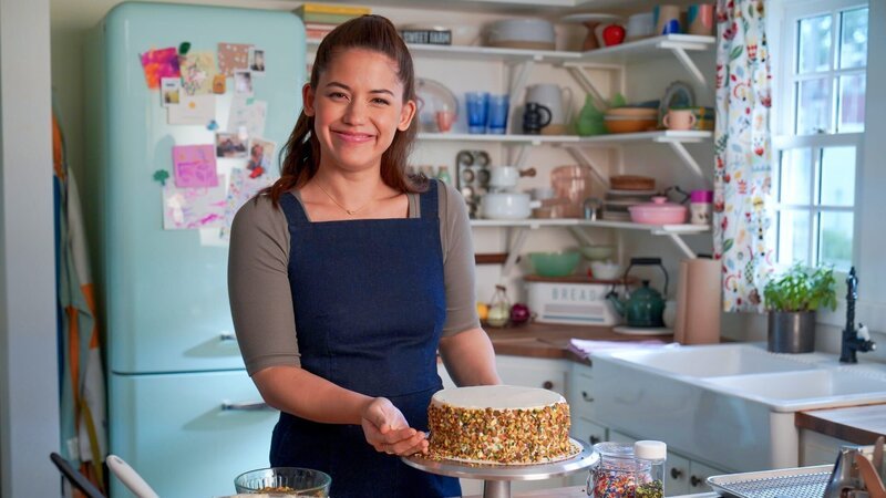Candid shot of Molly Yeh making her Red Velvet Birthday Cake, as seen on Girl Meets Farm, season 9. – Bild: Discovery, Inc.
