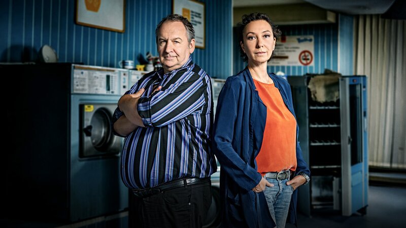 Franitschek (Wolf Bachofner), Angelika Schnell (Ursula Strauss) – Bild: Petro Domenigg /​ ORF /​ MR Film