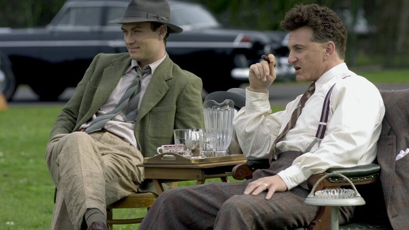 Gouverneur Willie Stark (Sean Penn, r.) und seine rechte Hand Jack Burden (Jude Law, l.), ein früherer Journalist. – Bild: ZDF und Jon Farmer