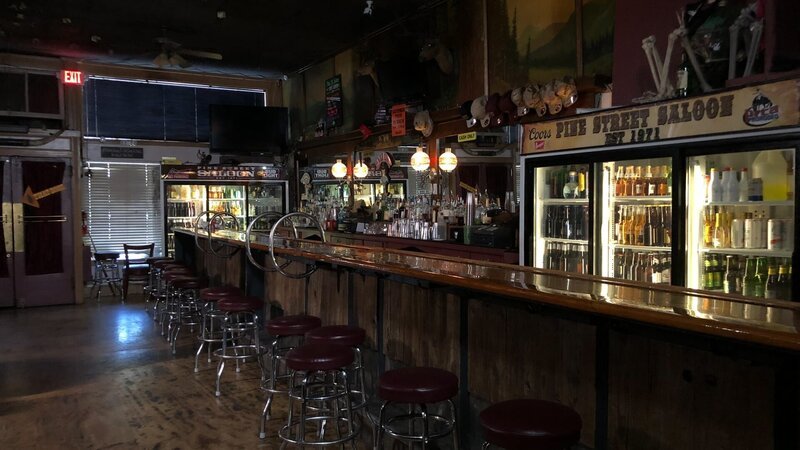 Ron has heard stories of paranormal encounters from his staff, as well as many guests and visitors that come to the bar. – Bild: Travel Channel /​ Focus