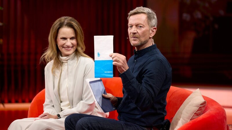 Katrin Müller-Hohenstein und Michael Kessler sind neben Eisi Gulp und Eva Karl Faltermeier zu Gast beim Michael Mittermeier. – Bild: BR/​Constantin Entertainment GmbH/​Martina Bogdahn