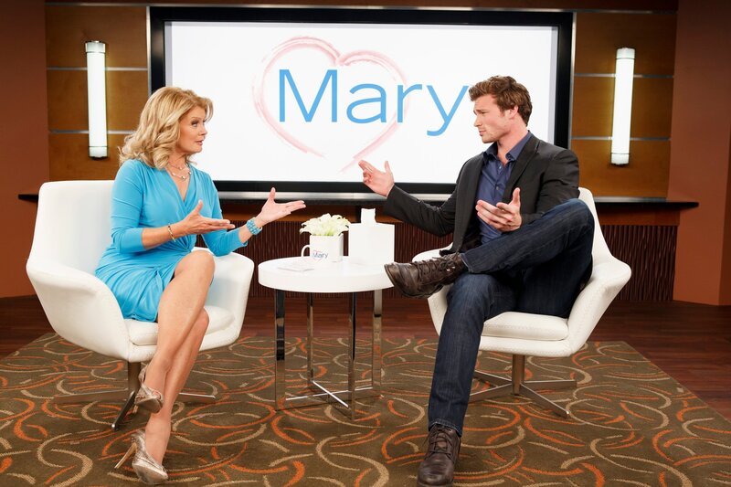 Mary Hart (Mary Hart, l.); Danny (Derek Theler, r.) – Bild: The Walt Disney Company Germany