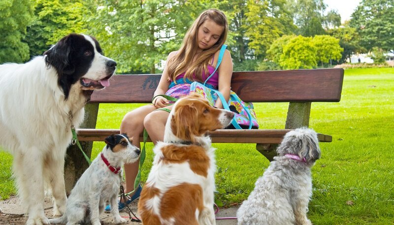 ARD/​NDR EMMAS CHATROOM, FOLGE 7, „Handyschulden“. Ally (Marny Kennedy) hat sich total überfordert. – Bild: NDR/​Southern Star