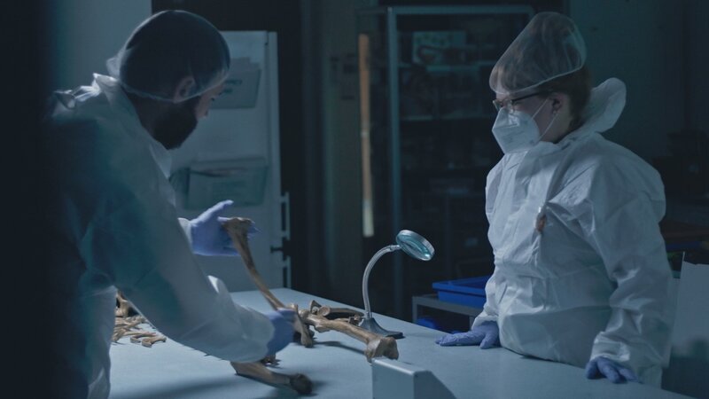 Die westliche Forschung geht lange davon aus, dass die Rapa Nui ihren Untergang selbst verursacht haben. Neuere archäologische Funde deuten allerdings auf andere Ursachen hin. – Bild: zdf /​ THE HISTORY CHANNEL /​ WMR