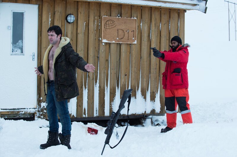 On right: Frank Sutter (Nicholas Pinnock) – Bild: AMANDA SEARLE /​ Distributed by Sky Vision /​ A Tiger Aspect Production/​Fifty Fathoms Production
