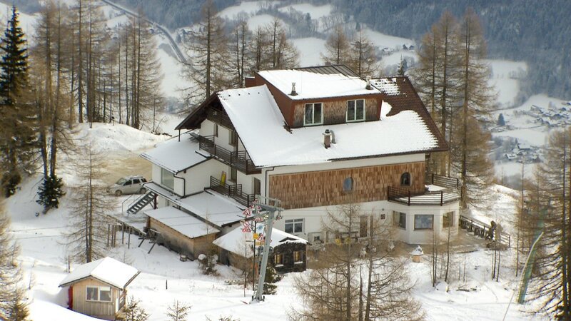 Hotel 12 in Bodensdorf. – Bild: ORF III