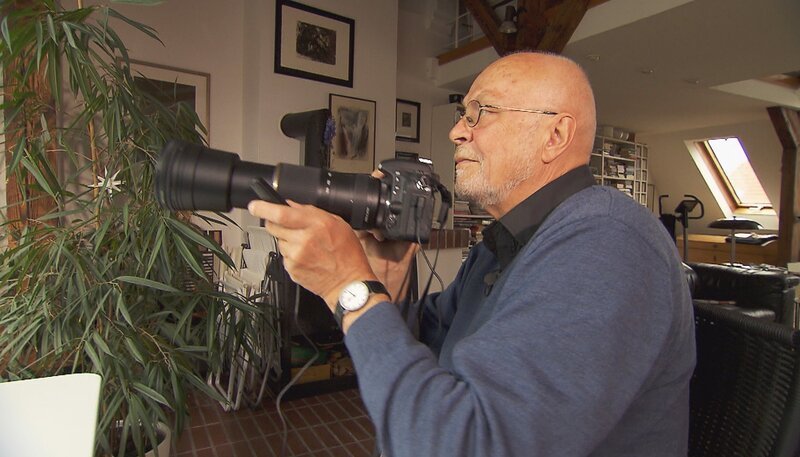 Jägerin Gisela Polz mit Frischling – Bild: rbb