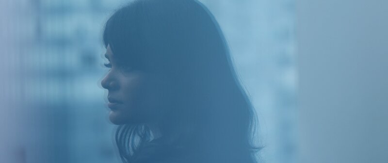 Grace Subathirai Nathan verlor ihre Mutter beim Verschwinden von Malaysia-Airlines-Flug MH370. – Bild: ORF/​ZDF/​FEDERATION STUDIO FRANCE/​SO IN LOVE