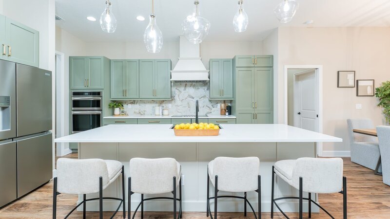 The Kitchen interior after construction, as seen on 100 Day Dream Home, Season 5 – Bild: Warner Bros. Discovery, Inc. or its subsidiaries and affiliates. All rights reserved.