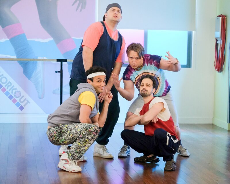 (v.li.): Troy Gentile (Barry Goldberg), Noah Munck (‚Naked‘ Rob Smith), Shayne Topp (Matt Bradley), Matt Bush (Andy Cogan). – Bild: ORF/​Sony Pictures/​ABC/​Carlos Lopez-Calleja