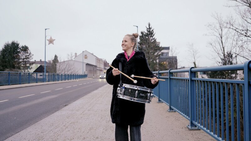 Kira Schinko in Hausmenning, Neuhofen in Niederösterreich. – Bild: ORF/​Jenseide OG