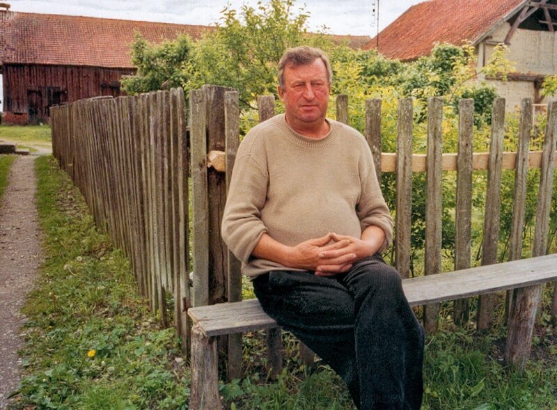 Mann im Storchendorf. – Bild: ZDF und SWR