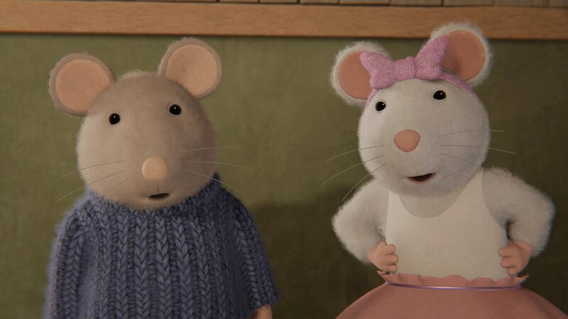 Sam (l.) und Ella (r.) schauen Julia beim Tanzen zu. – Bild: ZDF und Cielo Films – Caribara Production