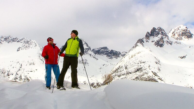 Harry Prünster mit Schneeschuhen unterwegs zur Bernhardseckhütte. – Bild: ORF III