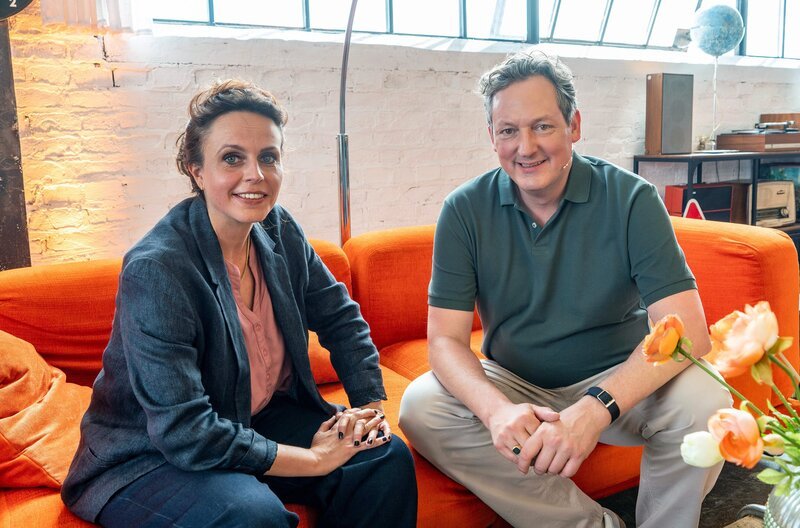 Themen der Sendung: Klimakrise, Greenwashing V.l.n.r. Eckart von Hirschhausen mit Katharina Abdick, Verbraucher-Expertin – Bild: ARD/​Max Kohr