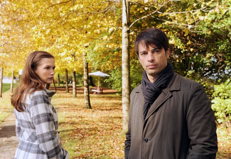 ARD STURM DER LIEBE FOLGE 1210, Eva (Uta Kargel, l.) kann nicht glauben, dass Robert (Lorenzo Patané, r.) ihr Kind ablehnt. – Bild: One