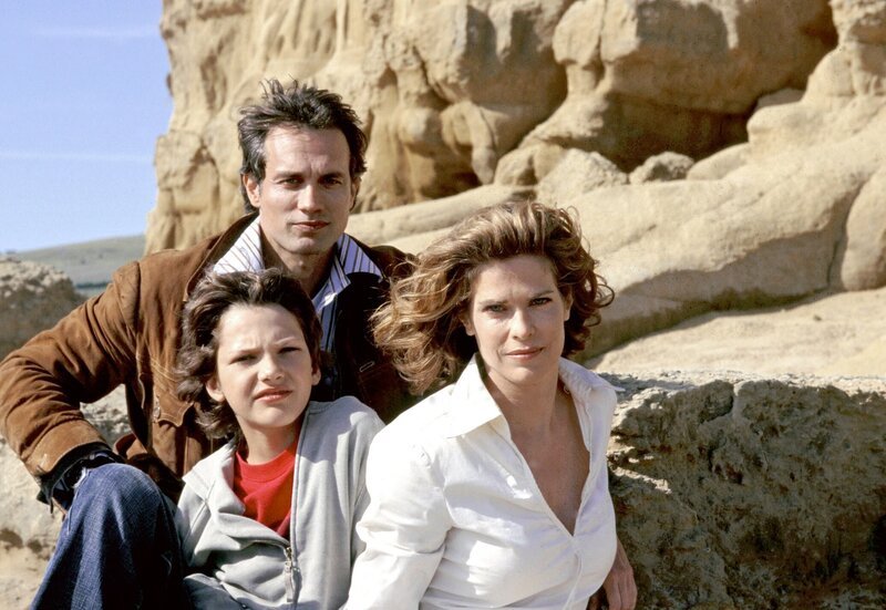 Kate (Ursula Buschhorn), David (Ralf Bauer) und der kleine Jeffrey (Jimi Blue Ochsenknecht) sind glücklich vereint. – Bild: ARD Degeto/​Stephen Power