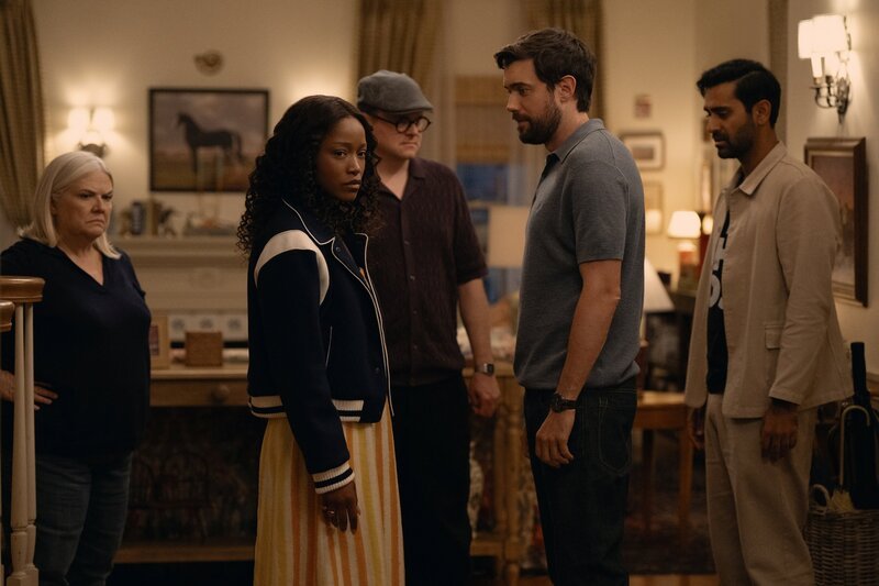 THE ’BURBS -- „The Old Face-To-Face“ Episode 105 -- Pictured: (l-r) Paula Pell as Dana, Keke Palmer as Samira, Mark Proksch as Tod, Jack Whitehall as Rob, Kapil Talwalkar as Naveen – Bild: PEACOCK /​ Universal