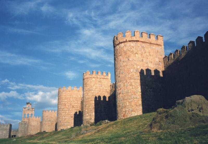 Blick auf die Stadtmauer von Avila (Spanien). – Bild: SWR