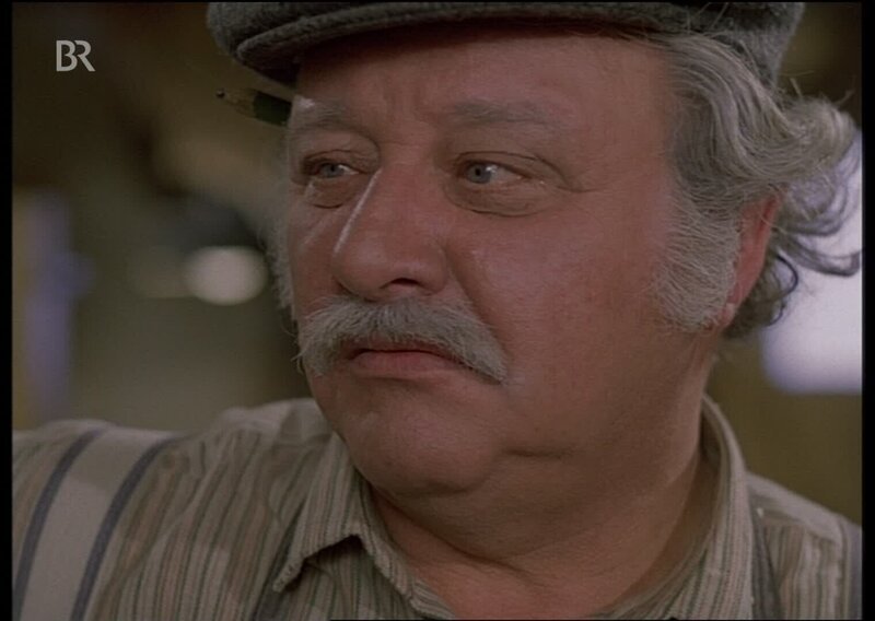 Schreinermeister Franz Eder (Gustl Bayrhammer). – Bild: BR/​Infafilm GmbH