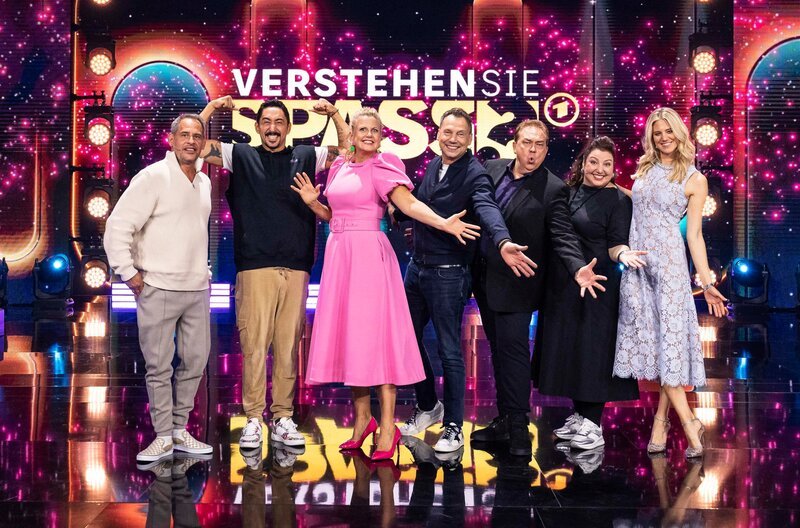 v. li.: Moritz Bleibtreu, Eko Fresh, Barbara Schöneberger, Sebastian Fitzek, Oliver Kalkofe, Meltem Kaptan und Larissa Marolt. – Bild: SWR