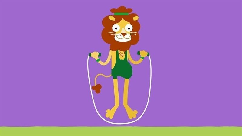 Der Löwe bringt sich in Form. – Bild: KiKA/​SWR/​Film Bilder/​Julia Ocker/​KiKA Bildredaktion