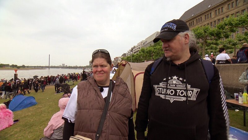 Sandy und Dieter beim Japantag in Düsseldorf – Bild: RTLZWEI – Recht zum Abdruck/​Darstellung zeitlich/​sachlich beschränkt auf die Bewerbung der Sendung