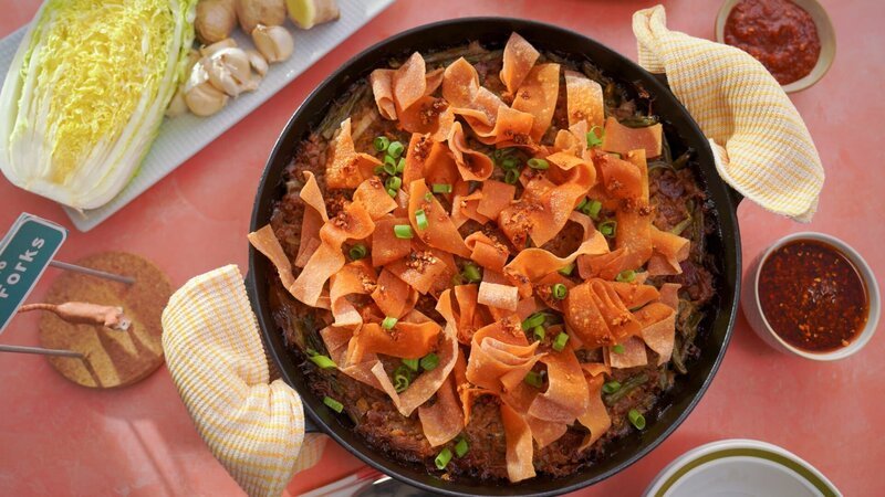 Beauty shot of Molly Yeh’s Chinese Hotdish, as seen on Girl Meets Farm, season 9. – Bild: Discovery, Inc.
