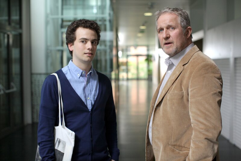 (v.li.): Thaddäus Reich (Oliver), Harald Krassnitzer (Paul Kemp). – Bild: ORF 2