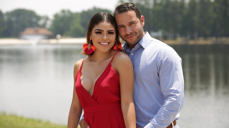 FERNANDA and JON posing for their hero shot. – Bild: Discovery Communications