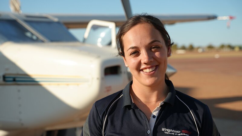 Heldinnen der Lüfte Als Buschpilotin im australischen Outback Hannah Jane Cash ist Buschpilotin in William Creek, dem kleinsten Ort Südaustraliens. – Bild: SRF/​Jörg Daiber