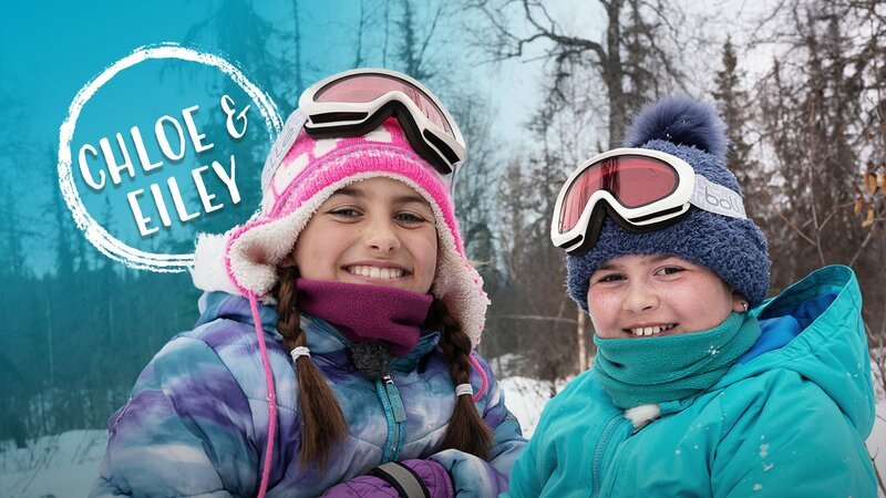 Chloe und Eiley wohnen mitten in der Wildnis in Alaska. – Bild: hr/​David Elias Kar/​Timeline Film + TV