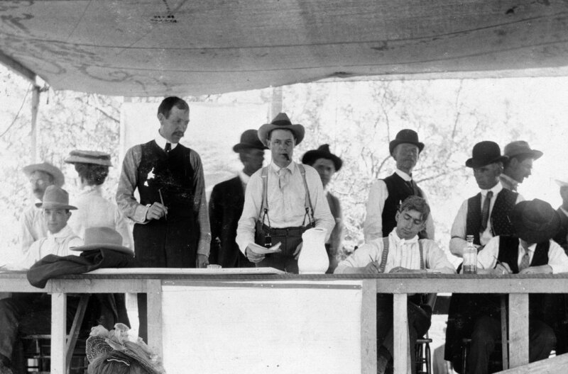 Bei einer Auktion am 15. Mai 1905 bezeugen 176 Menschen die Gründung von Las Vegas. – Bild: University Library Nevada