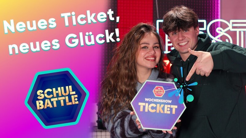 Moderiert wird das vierte Schulbattle live aus dem neuen Kölner Livestream-Studio von Content Creator Lukas White im Team mit Sarah Parvanta von KiKA LIVE. – Bild: KiKA/​Bavaria Entertainment