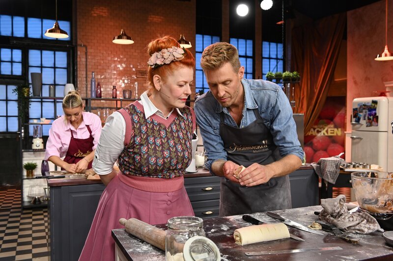 Enie van de Meiklokjes (l.); Maximilian Arland (r.) – Bild: Joyn /​ André Kowalski