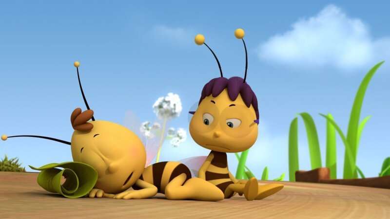 Die Austauschbiene Hannah wundert sich über den schläfrigen Willi. – Bild: ZDF/​Studio 100 Animation