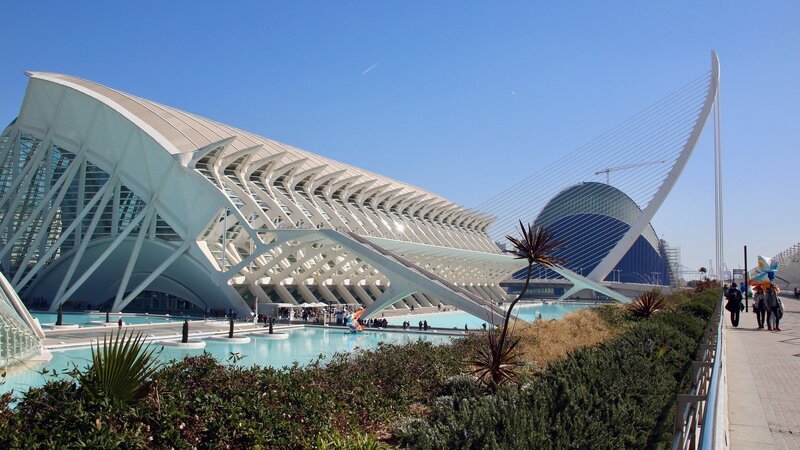 Stadt der Künste und Wissenschaften erbaut vom Architekten Santiago Calatrava – Bild: ZDF und SR/​Heike Bredol