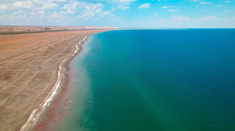 Die letzten Reste des Aralsees. Anfang der 1960er Jahre hatte der See noch die Ausdehnung Bayerns. – Bild: ZDF und NDR/​HTTV Hamburg
