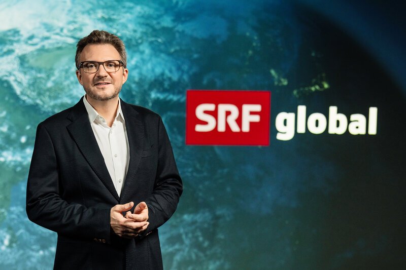SRF global. Moderator Sebastian Ramspeck. – Bild: SRF/​Gian Vaitl